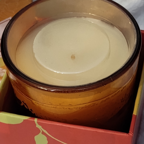 NWT! Chesapeake Bay Candle 7.8oz (Vanilla Rum Brulee) - Picture 4 of 7